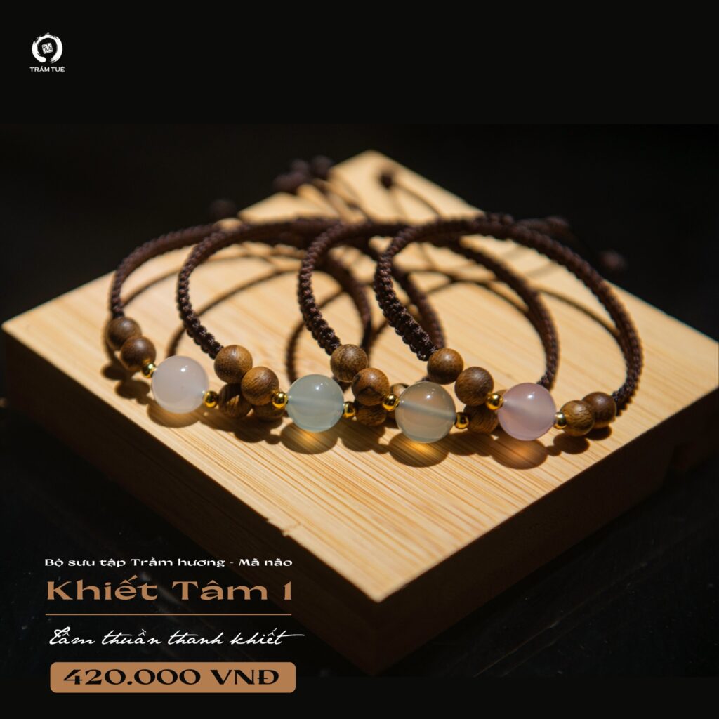 Vòng trầm kết hợp mã não 1