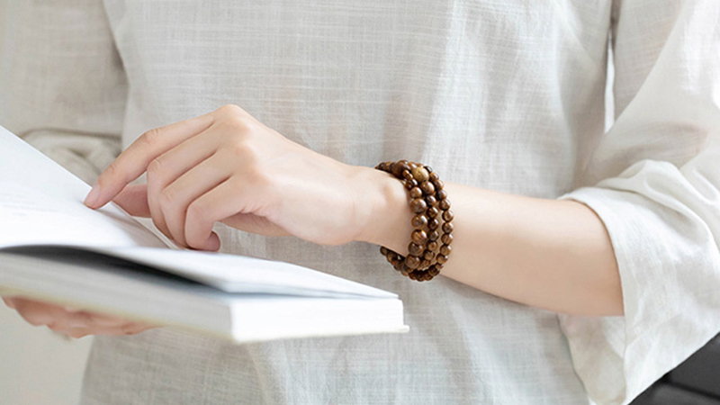 vòng 109 hạt giúp người tu tập giữ chánh niệm, duy trì sự tập trung và tinh tấn trên hành trình giải thoát.